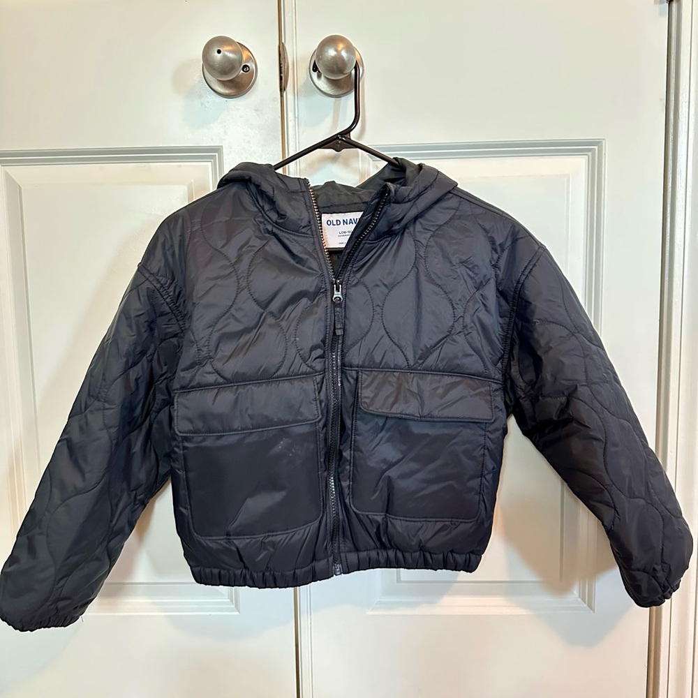 Girl’s Black Puffer bomber jacket. Crop style. Size L 10-12.